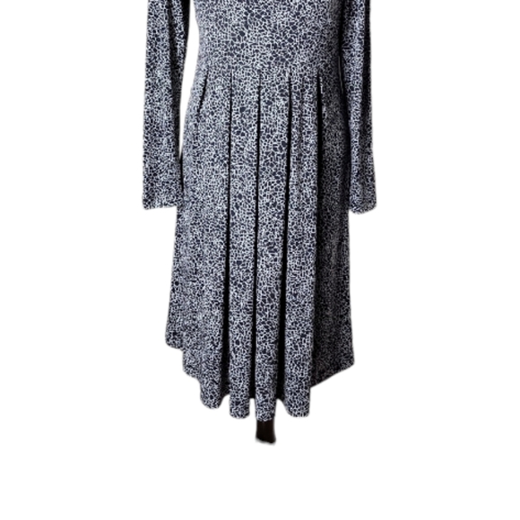 Dialogue faux wrap pleated long sleeve v neck dress size XS - Picture 4 of 8